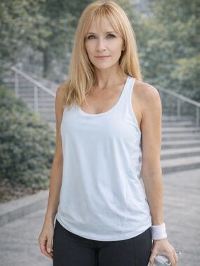 Athletic Tank Top Built-In Bra Criss Cross Back Workout Gym Activewear